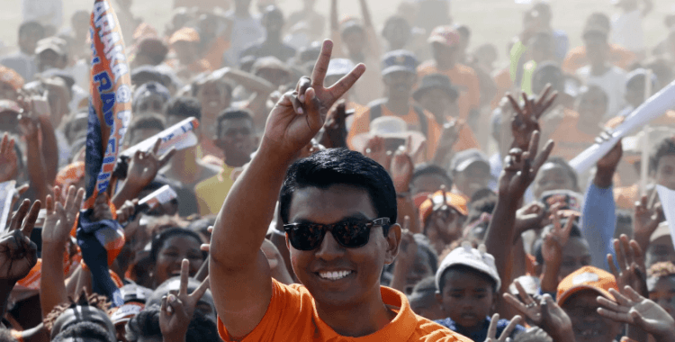 Madagaskar'da protestoların ardından Cumhurbaşkanı Rajoelina, hükümeti görevden aldı