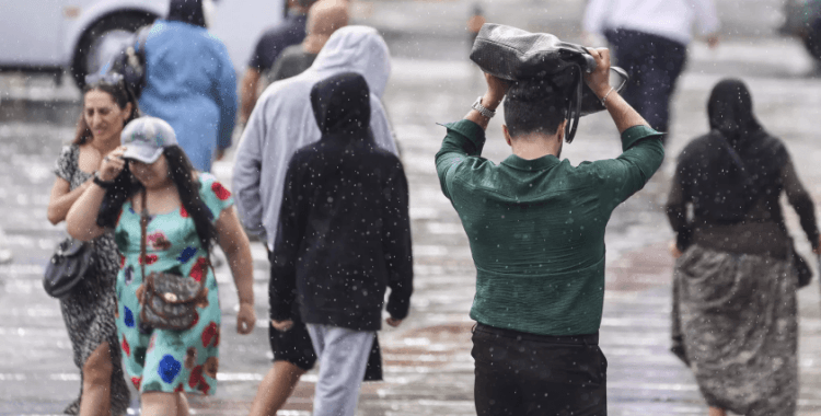 AKOM'dan İstanbul'a kritik uyarı: Kuvvetli gök gürültülü sağanak için saat verildi