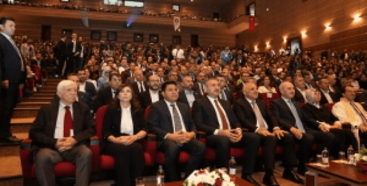 Eşbaşkan Bucak, Dicle Üniversitesi Akademik Yıl Açılış Töreni'ne katıldı