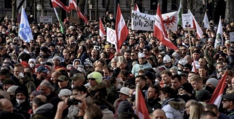 Viyana’da, AB’nin militarizasyonuna karşı büyük bir gösteri düzenlendi