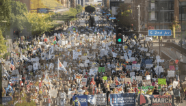 ABD'de 'Krallara Hayır' protestoları