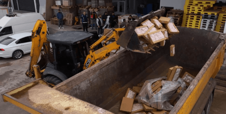 Gıda sahtekarlarına operasyon: 30 ton tarihi geçmiş ve bozulmuş ürünü piyasaya süreceklerdi