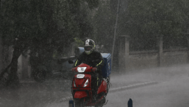 Muğla'da sağanak ve fırtına hayatı felç etti: Yollar göle döndü, ağaçlar devrildi