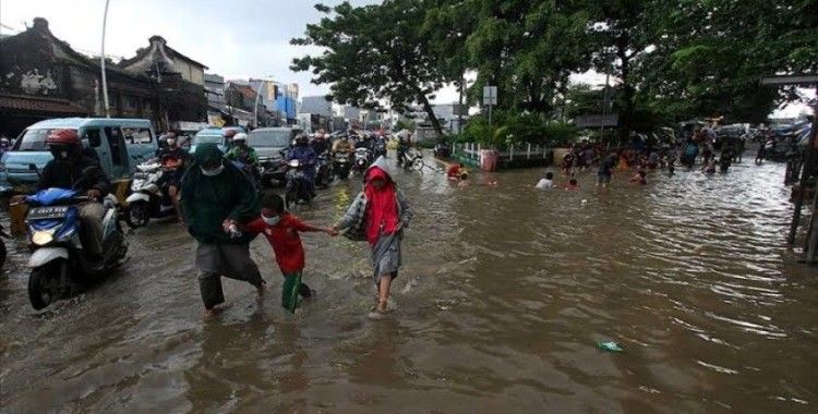 Endonezya'daki sel felaketinde bilanço ağır: Can kaybı 1000'i geçti