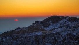 'Tarihi manzara': Suudi Arabistan'a kar yağdı