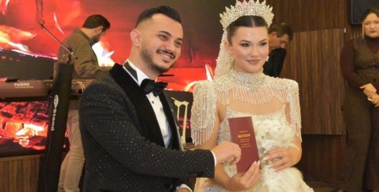 Hakan ve Burcu Tarhana muhteşem düğünle Dünya evine girdiler
