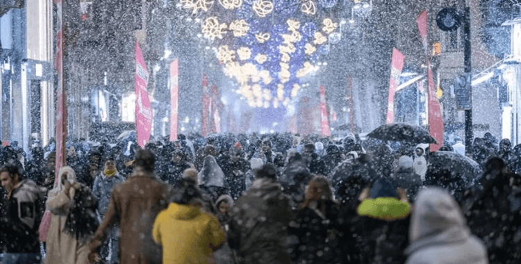 AKOM'dan İstanbul'a 'tarihli' kar yağışı uyarısı: Hava sıcaklığı birden düşecek