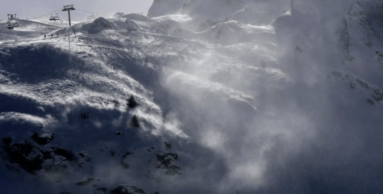 Yunanistan'da çığ düştü: En az 4 kişi hayatını kaybetti