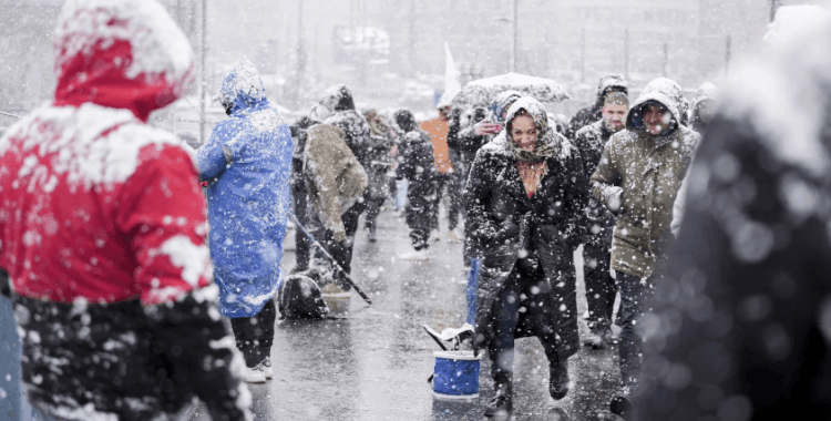 Meteoroloji'nin 27 il için sarı kodlu uyarısı devam ediyor: Kıyılar hariç kar yağışı etkili olacak