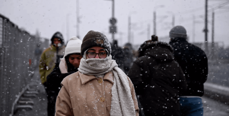 İstanbul’da kar yağışı başladı, AKOM ve Valilik uyardı: Pazar gününe dikkat