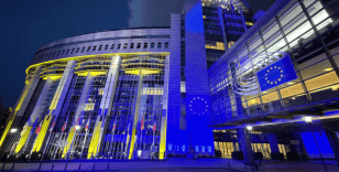 AB, Grönland ile ilgili tepki olarak ABD ile yapılan ticaret anlaşması görüşmelerini süresiz dondurdu