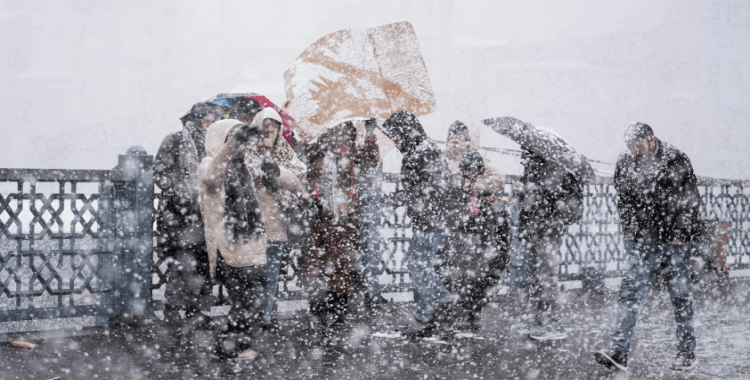 İstanbul'a kar ne zaman yağacak? Tahminler değişti, AKOM tarih verdi