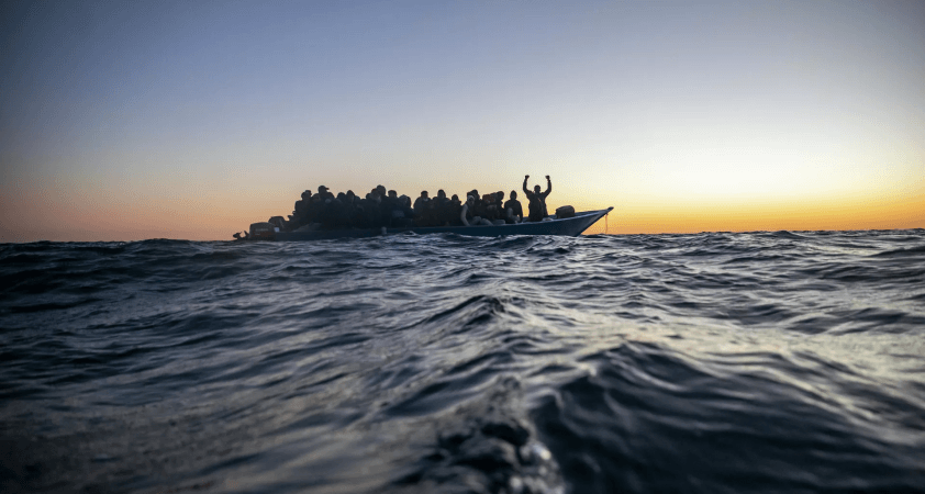 Libya açıklarında facia: 2'si bebek 53 göçmen hayatını kaybetti