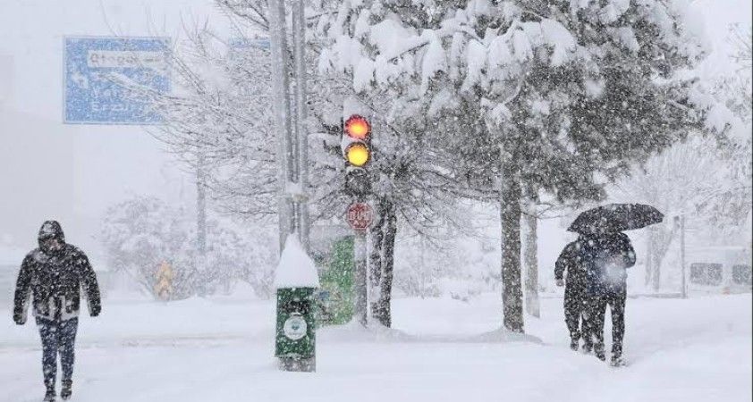 İstanbul dahil kuvvetli rüzgar etkili olacak: 13 il için sarı kodlu sağanak ve kar uyarısı var