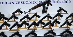 İstanbul'da suç örgütlerine yönelik operasyonlarda yakalanan 128 zanlı tutuklandı