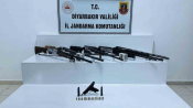 Diyarbakır’da jandarma operasyonları: Silah ve aparatları ele geçirildi