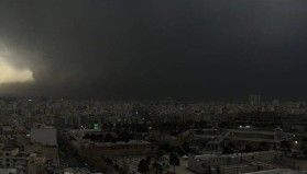 Tahran'da bu sabah güneş doğmadı! Petrol depoları vuruldu, gökyüzü siyah dumanla kaplandı... Toksik yağmur alarmı