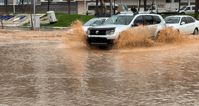 Meteoroloji'den peş peşe sağanak uyarıları: Ankara dahil 17 il için sarı kodlu uyarı verildi