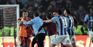 Trabzonspor-Galatasaray maçı sonunda ortalık karıştı: Abdülkerim Bardakcı ve Trabzonsporlu oyuncular gerilim yaşadı