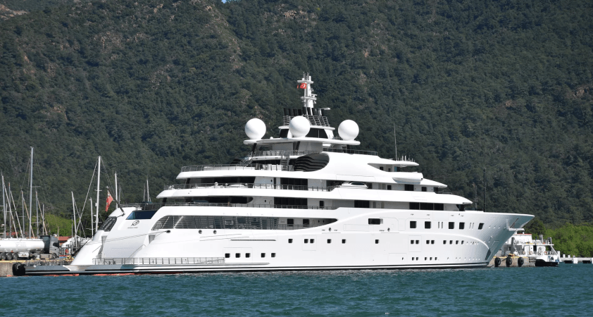 Marmaris’e dev yat yanaştı: Lüks geminin yakıt faturası şaşırttı